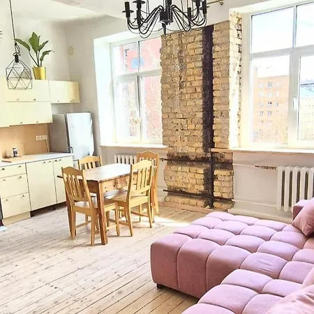 Comfortable In Center Apartment *