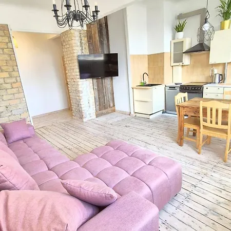 Comfortable In Center Apartment *