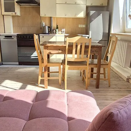 Comfortable In Center Apartment